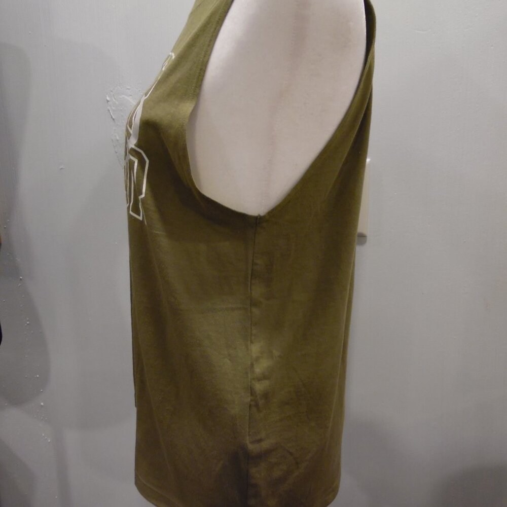 Under Armour Loose Fit Tank Shirt Size S--but Oversized due to the loose fit - Picture 3 of 8